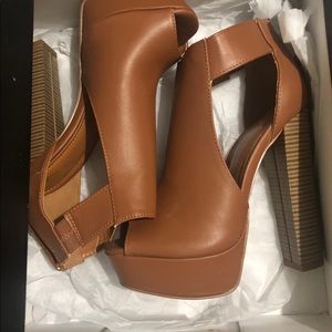 Tan chunky heeled shoes, NEVER WORN!!